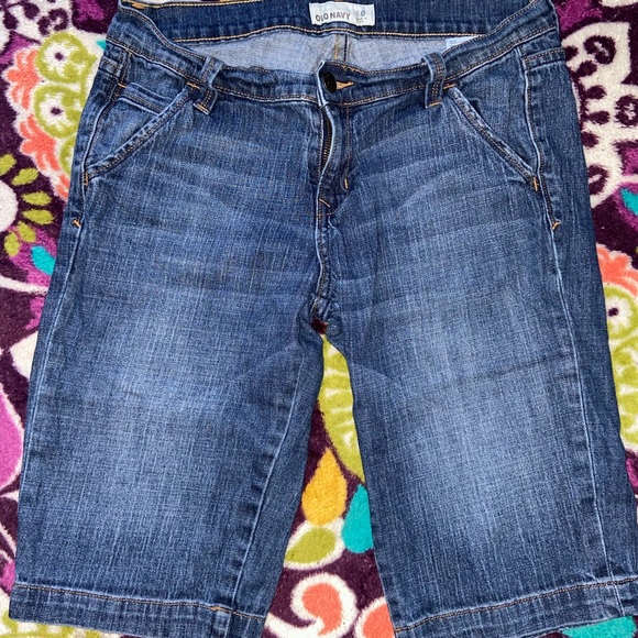 Old Navy Size 6 Long Bermuda Shorts - Picture 3 of 4